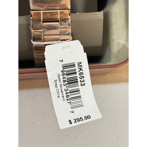 Michael Kors Runway MK6533 Ladies Watch With Rose Gold Dial - Picture 3 of 5